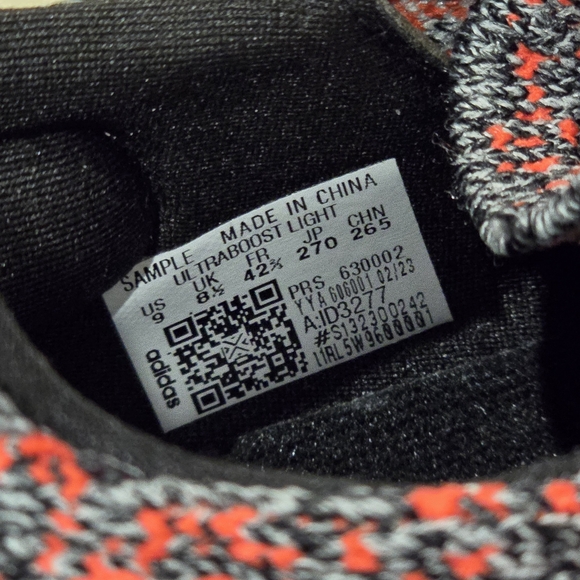 adidas Men's UltraBOOST Lightweight Knit Running Shoes Size 9 - Picture 3 of 7